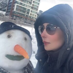 Parastoo Salehi Instagram - من و آدم برفی ❄️⛄️❤️
استانبول و ...
الهی حال دلتون همیشه خوب باشه 
الهی آمین 🙏🏻🙏🏻🙏🏻
.
#پرستوصالحی #پرستو_صالحی
#بازیگر #سینما #تئاتر #تلویزیون 
#ترکیه #استانبول 
#parastoo_salehi #parastoosalehi
