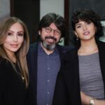 Parastoo Salehi Instagram - در این عکس ها یک دنیا حرف نهفته ست ... چرا تو مملکت خودمون نه !؟ با تک تکتون کلی خاطره دارم با شهره جون که لحظه ای که عاشق شدم ترانه ی شب شب شعر و شوره از ضبط صوت پخش میشد و شخص مورد نظرم باهاش می رقصید😉 از خاطره خودمو خالم با ترانه ی منم عکساتو پاره کردم که نگووو دختر مشرقی و ... شهرام جون با اون صدای شش دُنگ که مادرم عاشق ترانه ی توبه کردمشونه و خودم با ترانه ی احساس شون قشنگ می میرم از محمد خردادیان که منی که دوستام مسخره ام می کردن که به جای رقص بال بال میزنم ازشون رقص یاد گرفتم با اون وجود شیرین و دوست داشتنیش نه من خیلی ها رقص و از ایشون یاد گرفتن و علیرضا امیر قاسمی که تمام عیدها منتظر بودیم ویدئو برنامه هاش برسه ایران و ما هنرمندان محبوبمونو ببینیم و بشنویم ... بهارک شد خواهرم تو غربت و ریحانه رفیقی که عین بچه ام دوسش دارم و دکتر داداش زاده ی نازنین که همیشه مهربونی هاش شامل حال منو مامانم هست ، تک تک تونو خیلی دوست دارم و الهی یه روز همه ی مهاجرای اجباری برگردن به ایران و همه کنار هم آزاد و شاد باشیم و دغدغه مون فقط باشه آبادی ایران و بس آمین 🥺🙏🏻 ❤️🤍💚 ۷ فروردین ۱۴۰۳ . #ایران #شهره_صولتی #شهرام_صولتی #محمد_خردادیان #علیرضا_امیرقاسمی #بهارک_صالح_نیا #ریحانه_پارسا #پرستو_صالحی . @shohreh @shahramsolati @alireza_amirghassemi @mohammad.khordadian @baharak_salehniya @reyhaneparsaj @dr.naser_dadaszade