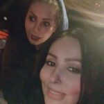 Parastoo Salehi Instagram - قصه از سال هفتاد و شش شروع شد پیش دانشگاهی نرجس، من و تو و مژگان ... شدی خواهرم، رفیقم ... فکر نمی کردم یه روزی فاصله مون از هم انقدر زیاد بشه 😭😭😭یادته سر فیلم قاتلی با بارانی مشکی باید بهت چاقو میزدم🙈 دستام میلرزید نمی تونستم، فیلم بود ولی من نمی تونستم حتی چاقو را بالا ببرم و به سمتت پایین بیارم، بعدم همدیگه رو بغل کردیم عین چی گریه کردیم همه می خندیدن بهمون ...🙈😩 ولی امشب شب توست تولدت مبارک بهارم هرچی آرزوی خوبه مال تو خواهرکم می بوسم روی ماهتو و دلم برای دیدنت پر میکشه 😘🌹❤️🎂🎂🎂 گفتم امسال عکس نزارم فقط لحظه های با هم بودنمون رو به اشتراک بگذارم البته غیر منشوری هاشو 😉😂 #بهار_ارجمند #پرستو_صالحی #سینما #تئاتر #تلویزیون #بازیگر @bahar_arjmand