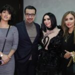 Parastoo Salehi Instagram - در این عکس ها یک دنیا حرف نهفته ست ... چرا تو مملکت خودمون نه !؟ با تک تکتون کلی خاطره دارم با شهره جون که لحظه ای که عاشق شدم ترانه ی شب شب شعر و شوره از ضبط صوت پخش میشد و شخص مورد نظرم باهاش می رقصید😉 از خاطره خودمو خالم با ترانه ی منم عکساتو پاره کردم که نگووو دختر مشرقی و ... شهرام جون با اون صدای شش دُنگ که مادرم عاشق ترانه ی توبه کردمشونه و خودم با ترانه ی احساس شون قشنگ می میرم از محمد خردادیان که منی که دوستام مسخره ام می کردن که به جای رقص بال بال میزنم ازشون رقص یاد گرفتم با اون وجود شیرین و دوست داشتنیش نه من خیلی ها رقص و از ایشون یاد گرفتن و علیرضا امیر قاسمی که تمام عیدها منتظر بودیم ویدئو برنامه هاش برسه ایران و ما هنرمندان محبوبمونو ببینیم و بشنویم ... بهارک شد خواهرم تو غربت و ریحانه رفیقی که عین بچه ام دوسش دارم و دکتر داداش زاده ی نازنین که همیشه مهربونی هاش شامل حال منو مامانم هست ، تک تک تونو خیلی دوست دارم و الهی یه روز همه ی مهاجرای اجباری برگردن به ایران و همه کنار هم آزاد و شاد باشیم و دغدغه مون فقط باشه آبادی ایران و بس آمین 🥺🙏🏻 ❤️🤍💚 ۷ فروردین ۱۴۰۳ . #ایران #شهره_صولتی #شهرام_صولتی #محمد_خردادیان #علیرضا_امیرقاسمی #بهارک_صالح_نیا #ریحانه_پارسا #پرستو_صالحی . @shohreh @shahramsolati @alireza_amirghassemi @mohammad.khordadian @baharak_salehniya @reyhaneparsaj @dr.naser_dadaszade
