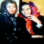 Parastoo Salehi Instagram - گفتم برای روز مادر از لحظه های خوب گذشته مون براتون فیلم بگذارم اولی آخرین تولدم در ایران درست قبل کرونا و بعدی یک مراسم که مال ۳۲ سال پیشه من ۱۳ سالم بود مامانمم خیلی جوون، تزریق ژل و پروتز گونه هم نبود 😉 مادرم دلیل بودنم، نفس کشیدنم روزت مبارک. خب از وقتی جنین بودم تو شکمت تا الان ته تهش سر جمع یک ماه هم ازت دور نبودم همین که شدیم عین زن و شوهرهای ناسازگار که همش با هم بحث می کنن تو ببخش هرچند خدایی حق با منه چون تو دختر حرف گوش کنی نیستی و حواست به سلامتیت نیست و منم حرص می خورم... خلاصه که بموتی برام تا همیشه🙏🏻😘❤️ رفقا لطفا دعا کنین این حساسیت دارویی که برای مامانم پیش اومد زود خوب بشه 🙏🏻🙏🏻🙏🏻 خدا همه مامانارو حفظ کنه الهی آمین 🙏🏻❤️‌ روز مادر مبارک Annelar günün kutlu olsun Happy Mother's Day . پی نوشت : یکبار دیگه هم توصیه می کنم در تغییرات داروهای سالمندان خیلی دقت کنین مخصوصا در بخش عوارض جانبی . #روز_مادر #happy_mothers_day #anneler_günün_kutlu_olsun