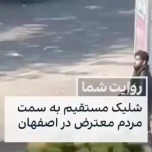 Parastoo Salehi Instagram - فرق هست بین سری که همت داد برای مردم سرزمینش با سری که روی تن خیلی از این نَرینه هاست!!!
سری که سر هوطنش رو نشونه میگیره 
سری که سر هموطنش رو میشکنه 
سری که قلب هموطنش رو جریحه دار 
می کنه به تنش زیاده، حتی حیف خاک.
تویی که این روزها و این شب ها یورش بردی سمت هموطنت حقوقی که سر ماه می بری خونه پول نون نیست پول خونه!!!
جمع کنید این بساط ظلم و بترسید از آه مظلوم 
شرف، وجدان، غیرت عرق وطن پرستی و هموطن دوستی در شما وجود ندارد به واقع شما اجنبی هستید. بیهوده دنبال دشمن مردم در خاک انگلیس و آمریکا می گردید آیینه خود گواه این معماست، کافی ست در آن بنگرید. 
.
.

#پرستوصالحی #پرستو_صالحی #بازیگر 
#اصفهان #چهارمحال_وبختیاری #خوزستان #کارون #سیستان_بلوچستان #ایران  #ایران
