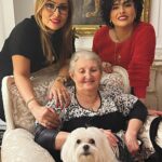 Parastoo Salehi Instagram - یلداتون مبارک ... الهی یلدای بعدی همگی در ایران آزاد با هم جشن بگیریم 🙏🏻❤️🤍💚 . عاشقتونم دوستا، فامیلا و مردم وطنم 😘 #شب_یلدا ۱۴۰۲