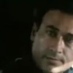 Parastoo Salehi Instagram - دروغ چرا امروز موقع بازپخش سریال هنگامه بعد از نوزده سال، گریه کردم خودمم یادم رفته بود قبلا چیکاره بودم اونهمه سال کار و زحمت انگار شده باد هوا ... هی از خودم پرسیدم کی مقصره؟ دیدم هیچکس، فقط خودم. زبان سرخ سر سبز می دهد بر باد !!! به خودم گفتم خب الان راضی هستی؟ چی درست شد!؟ گیریم که حرفاتم همیشه زدی، سکوتم نکردی، اوضاع فرقی کرد؟ مملکت آباد شد؟ یکی رفت یکی بدتر اومد و درد مردمم ذره ذره شد خروار ... عاقبت کله ای که باد داشت و همیشه بوی قرمه سبزی میداد، شد غربت. شایدم دارم خودمو گول میزنم که انتخاب خودمه و راضی ام. تهه همه ی این حرف ها دلم برای بازیگری تنگ شده برای دوربین، بوم صدا، آیینه گریم، چایی های راه به راه پشت صحنه و ... نزدیک شصت تا سریال و فیلم تلویزیونی و سینمایی بازی کردم که حتی خودمم خیلی هاشونو یادم نیست چه برسه به یاد مردم ... واقعا وقتی حال من کمترین امروز با دیدن یک کار قدیمیم اینه، حال فردین و ناصر ملک مطیعی و رضا بیک ایمانوردی و بهروز وثوقی و پوری بنایی و فروزان و بهمن مفید و وحدت و مرتضی عقیلی و ... حال اونا چجوری بوده وقتی تو اوج، درست تو نقطه ی اوج پرواز بال هاشونو قیچی کردن !؟ لعنت به این بغض 😭😭😭 میگن آه مظلوم میگیره چرا سیاستمداران ما روز به روز گردنشون کلفت تر میشه پس!؟ خیلی ها میگن تقاص تو این دنیاست خدایا میشه تقاص پس دادن باعث و بانی های همه اینارو من ببینم و بمیرم 🙏🏻🙏🏻🙏🏻🙏🏻🙏🏻 . . #پرستو_صالحی #پرستو_صالحی #بازیگر #سینما #تلویزیون #تئاتر #parastoo_salehi #parastoo_salehi