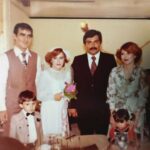 Parastoo Salehi Instagram - عمه فاطی خدا حافظ نبودم که کنارت باشم این آخری ها، فردا هم نیستم که بدرقه ات کنم .... به پدرم به خان جان به آقا جون به عمه بتول به خاله نسرین و نازنین به محمد آقا یاری که خدا خیلی زود ازت گرفت سلام برسون دلمون برات تنگ میشه عمه کوچیکه 🥺😭🖤 تسلیت به خانواده صالحی و تاسف بر تنها پسرت که قدر مادر را ندانست و تنهات گذاشت کتی جان ممنون بابت زحمات این مدتت ممنون که هم به مامان خودت رسیدی همه به عمه فاطی 🙏🤍🙏 #فاطمه_صالحی ۱۴۰۳/۱/۲۰ . عکس اول و دوم وسوم که منم و عمه عکس آخر از راست مامان زنده یاد محمد آقا شوهر عمه ام ، عمه فاطی و بابام من و امیرم اون پایینیم از یک عکس سه نفر موندیم ... دنیا همینقدر فانی ست