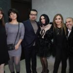 Parastoo Salehi Instagram - در این عکس ها یک دنیا حرف نهفته ست ... چرا تو مملکت خودمون نه !؟ با تک تکتون کلی خاطره دارم با شهره جون که لحظه ای که عاشق شدم ترانه ی شب شب شعر و شوره از ضبط صوت پخش میشد و شخص مورد نظرم باهاش می رقصید😉 از خاطره خودمو خالم با ترانه ی منم عکساتو پاره کردم که نگووو دختر مشرقی و ... شهرام جون با اون صدای شش دُنگ که مادرم عاشق ترانه ی توبه کردمشونه و خودم با ترانه ی احساس شون قشنگ می میرم از محمد خردادیان که منی که دوستام مسخره ام می کردن که به جای رقص بال بال میزنم ازشون رقص یاد گرفتم با اون وجود شیرین و دوست داشتنیش نه من خیلی ها رقص و از ایشون یاد گرفتن و علیرضا امیر قاسمی که تمام عیدها منتظر بودیم ویدئو برنامه هاش برسه ایران و ما هنرمندان محبوبمونو ببینیم و بشنویم ... بهارک شد خواهرم تو غربت و ریحانه رفیقی که عین بچه ام دوسش دارم و دکتر داداش زاده ی نازنین که همیشه مهربونی هاش شامل حال منو مامانم هست ، تک تک تونو خیلی دوست دارم و الهی یه روز همه ی مهاجرای اجباری برگردن به ایران و همه کنار هم آزاد و شاد باشیم و دغدغه مون فقط باشه آبادی ایران و بس آمین 🥺🙏🏻 ❤️🤍💚 ۷ فروردین ۱۴۰۳ . #ایران #شهره_صولتی #شهرام_صولتی #محمد_خردادیان #علیرضا_امیرقاسمی #بهارک_صالح_نیا #ریحانه_پارسا #پرستو_صالحی . @shohreh @shahramsolati @alireza_amirghassemi @mohammad.khordadian @baharak_salehniya @reyhaneparsaj @dr.naser_dadaszade