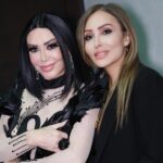 Parastoo Salehi Instagram - در این عکس ها یک دنیا حرف نهفته ست ... چرا تو مملکت خودمون نه !؟ با تک تکتون کلی خاطره دارم با شهره جون که لحظه ای که عاشق شدم ترانه ی شب شب شعر و شوره از ضبط صوت پخش میشد و شخص مورد نظرم باهاش می رقصید😉 از خاطره خودمو خالم با ترانه ی منم عکساتو پاره کردم که نگووو دختر مشرقی و ... شهرام جون با اون صدای شش دُنگ که مادرم عاشق ترانه ی توبه کردمشونه و خودم با ترانه ی احساس شون قشنگ می میرم از محمد خردادیان که منی که دوستام مسخره ام می کردن که به جای رقص بال بال میزنم ازشون رقص یاد گرفتم با اون وجود شیرین و دوست داشتنیش نه من خیلی ها رقص و از ایشون یاد گرفتن و علیرضا امیر قاسمی که تمام عیدها منتظر بودیم ویدئو برنامه هاش برسه ایران و ما هنرمندان محبوبمونو ببینیم و بشنویم ... بهارک شد خواهرم تو غربت و ریحانه رفیقی که عین بچه ام دوسش دارم و دکتر داداش زاده ی نازنین که همیشه مهربونی هاش شامل حال منو مامانم هست ، تک تک تونو خیلی دوست دارم و الهی یه روز همه ی مهاجرای اجباری برگردن به ایران و همه کنار هم آزاد و شاد باشیم و دغدغه مون فقط باشه آبادی ایران و بس آمین 🥺🙏🏻 ❤️🤍💚 ۷ فروردین ۱۴۰۳ . #ایران #شهره_صولتی #شهرام_صولتی #محمد_خردادیان #علیرضا_امیرقاسمی #بهارک_صالح_نیا #ریحانه_پارسا #پرستو_صالحی . @shohreh @shahramsolati @alireza_amirghassemi @mohammad.khordadian @baharak_salehniya @reyhaneparsaj @dr.naser_dadaszade