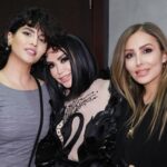 Parastoo Salehi Instagram - در این عکس ها یک دنیا حرف نهفته ست ... چرا تو مملکت خودمون نه !؟ با تک تکتون کلی خاطره دارم با شهره جون که لحظه ای که عاشق شدم ترانه ی شب شب شعر و شوره از ضبط صوت پخش میشد و شخص مورد نظرم باهاش می رقصید😉 از خاطره خودمو خالم با ترانه ی منم عکساتو پاره کردم که نگووو دختر مشرقی و ... شهرام جون با اون صدای شش دُنگ که مادرم عاشق ترانه ی توبه کردمشونه و خودم با ترانه ی احساس شون قشنگ می میرم از محمد خردادیان که منی که دوستام مسخره ام می کردن که به جای رقص بال بال میزنم ازشون رقص یاد گرفتم با اون وجود شیرین و دوست داشتنیش نه من خیلی ها رقص و از ایشون یاد گرفتن و علیرضا امیر قاسمی که تمام عیدها منتظر بودیم ویدئو برنامه هاش برسه ایران و ما هنرمندان محبوبمونو ببینیم و بشنویم ... بهارک شد خواهرم تو غربت و ریحانه رفیقی که عین بچه ام دوسش دارم و دکتر داداش زاده ی نازنین که همیشه مهربونی هاش شامل حال منو مامانم هست ، تک تک تونو خیلی دوست دارم و الهی یه روز همه ی مهاجرای اجباری برگردن به ایران و همه کنار هم آزاد و شاد باشیم و دغدغه مون فقط باشه آبادی ایران و بس آمین 🥺🙏🏻 ❤️🤍💚 ۷ فروردین ۱۴۰۳ . #ایران #شهره_صولتی #شهرام_صولتی #محمد_خردادیان #علیرضا_امیرقاسمی #بهارک_صالح_نیا #ریحانه_پارسا #پرستو_صالحی . @shohreh @shahramsolati @alireza_amirghassemi @mohammad.khordadian @baharak_salehniya @reyhaneparsaj @dr.naser_dadaszade