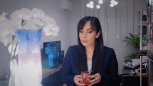 Parastoo Salehi Instagram - باشد که روزگار ظلم نیز بسرآید و آفتاب برآید و حقیقت در چهره ی مردم بدرخشد و عشق آن سپیده دمی گردد که بسوی آن گام برمی داریم .
.
(فریدون فرخزاد )
نوروز مبارک، الهی سال جدید بهترین بهترین ها باشه برای همه تون، دوستتون دارم یه عالمه 🙏🏻❤️🌹
اولین آرزوی لحظه ی تحویل سال تون چیه رفقا؟؟؟
.
.
@baharak_salehniya 
#پرستو_صالحی #پرستوصالحی #بازیگر  #سینما #تئاتر #تلویزیون #بهارک_صالحنیا #عید #سال_نو #۱۴۰۱ #فریدون_فرخزاد #حضرت_عشق #ایران 
#parastoo_salehi