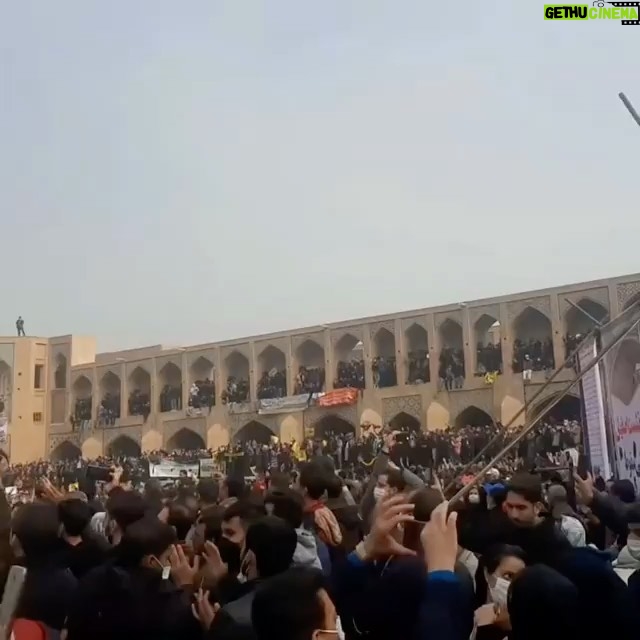 Parastoo Salehi Instagram - مردم اصفهان چهارمحال و بختیاری زاینده رود کشاورزان ایران و زندگی طبیعیی که حق مسلم همه ی مردم ایران است !!! . . #پرستو_صالحی #پرستوصالحی #اصفهان #چهارمحال_بختیاری #کارون #زاینده_رود