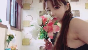 Park Bom Instagram - 여러분~~~안녕하시죠?? 저 노래할래요~~❤️.❤️ 곧 좋은음악 들려드릴게요~~~🎵🎶❤️
여러부운~~저 이제부터 get ready 해요~~ 마니 기다리셨죠??? I miss you  guys so much~ㅠㅠAll around the world👑 
여러분도 get ready 해주세요~제가 행복하게 해드릴께요~~(((o(*ﾟ▽ﾟ*)o)))♡
#박봄#bompark #parkbom #2ne1 #朴春‭‭ #ぼム