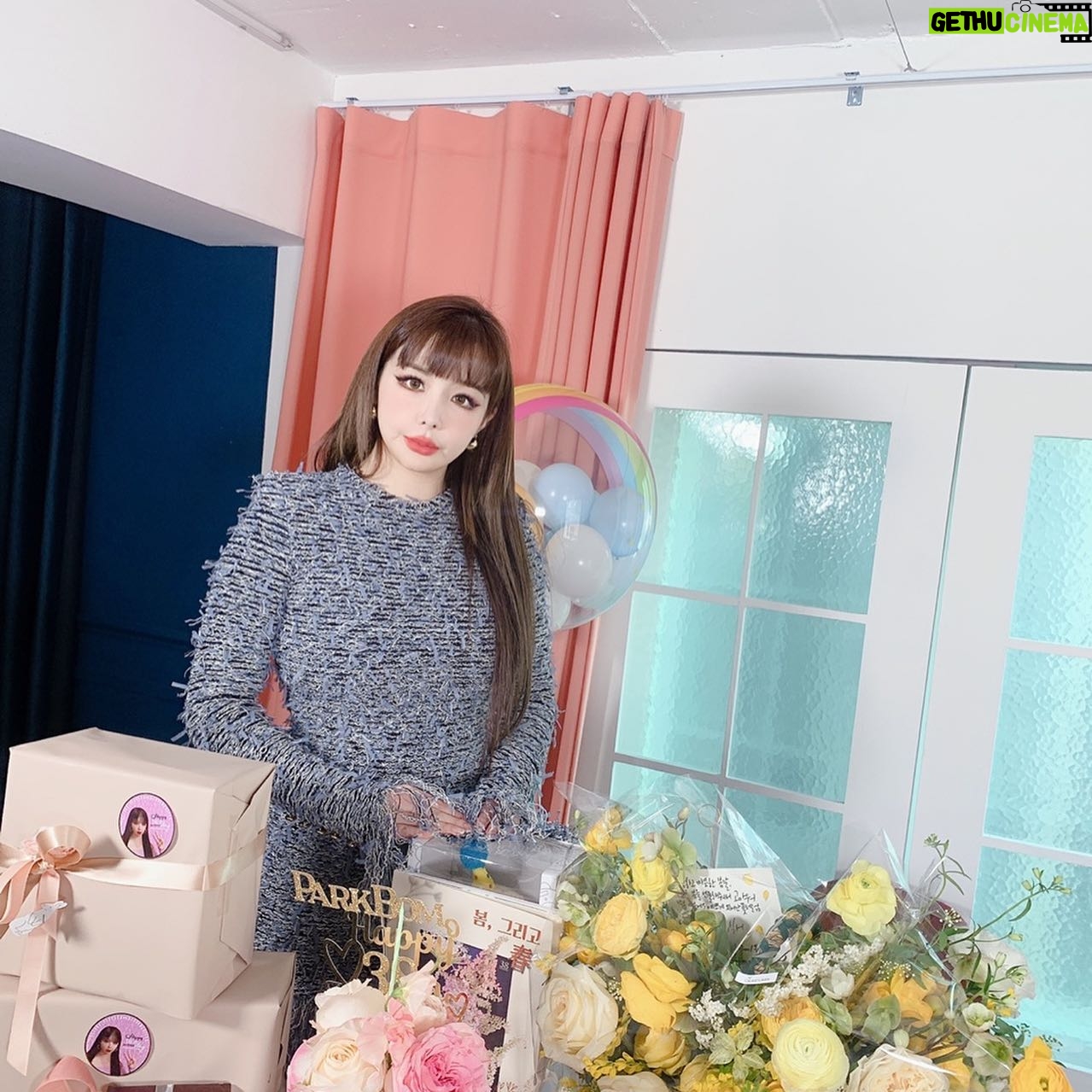 Park Bom Instagram - 이게 진짜 생축 사진~🥳🌈 #Thanx4everything #박봄 #2ne1 @dnation_official #dnation #디네이션 #parkbom #bompark #ぼム #朴春#بارك_بوم