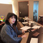 Park Bom Instagram - 녹음실에서❤️🍀🐻🐘😍أحبك #박봄#2ne1 @dnation_official #dnation #디네이션 #parkbom #bompark #ぼム #朴春 ‎#بارك_بوم#‎