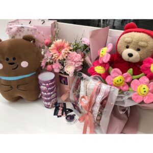 Park Bom Instagram - 오늘 선물 감사 드려요~~😍🥳#2ne1 @dnation_official #dnation #디네이션 #박봄 #parkbom #bompark #ぼム #朴春‎#بارك_بوم #happybomday