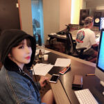 Park Bom Instagram - 녹음실에서❤️🍀🐻🐘😍أحبك #박봄#2ne1 @dnation_official #dnation #디네이션 #parkbom #bompark #ぼム #朴春 ‎#بارك_بوم#‎