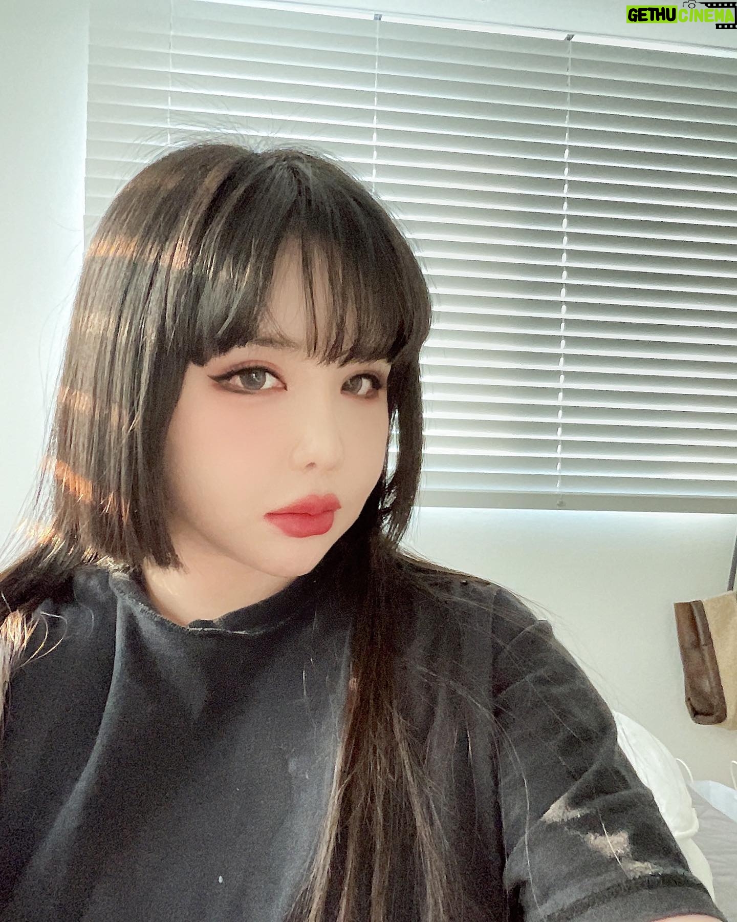 Park Bom Instagram - 머리자름~ 😍 #parkbom #bompark #2ne1 #ぼム #朴春 #بارك_بوم #anhyêuem #أحبك #박봄