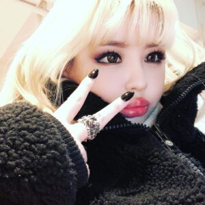 Park Bom Instagram - 오늘은 밖에서 데이트듕😳👑 #2ne1 @dnation_official #dnation #디네이션 #박봄 #parkbom #bompark #ぼム #朴春‎#بارك_بوم