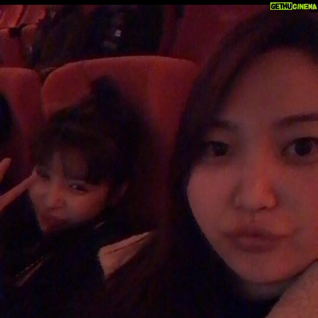 Park Bom Instagram - Beauty and the Beast~🍀❤️보는도중🐘🐻🐳#朴春 #bom #Bom #2ne1