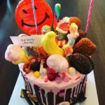 Park Bom Instagram - 생일케익~이쁘죠? 😍엄마 생일추카햄~~❤️🍀