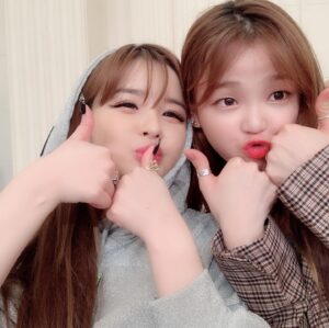 Park Bom Instagram - 우리 승희 나의 흑기사~~😍❤️
퀸덤 보시면 알아요~~😍 watch Queendom and you’ll know #2ne1 @dnation_official #dnation #디네이션 #박봄 #parkbom #bompark #ぼム #朴春‎#بارك_بوم##오마이걸승희#오마이걸#queendom