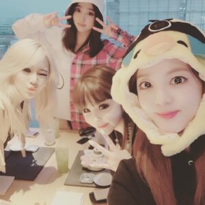 Park Bom Instagram - Kkkk우주인 2ne1ㅋㅋㅋ🤩🤩🤩@2ne1 @dnation_official #dnation #디네이션 #박봄 #parkbom #bompark #ぼム #朴春‎#بارك_بوم#TheBom#bomshell#happy2ne110thanniversary#10yearswith2NE1