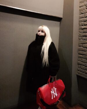 Park Bom Instagram - 여러부운~ 여러분도 메리 크리스마스 보내시구요~~ 즐거운 크리스마스~ 보내세요~💋👑🎄🥳 Merry Christmas~😘 #2ne1 @dnation_official #dnation #디네이션 #박봄 #parkbom #bompark #ぼム #朴春‎#بارك_بوم#