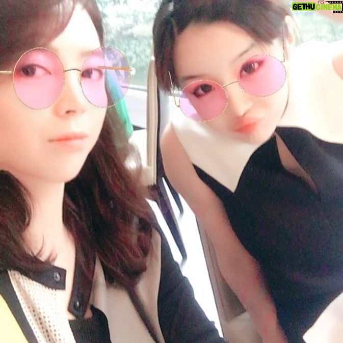 Park Bom Instagram - 울언니랑 나랑~~ 열분~~롱탐노씨~~이거 올렸었나?ㅋㅋ#2ne1 #박봄 #朴春 #bom #ボム