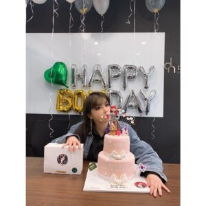 Park Bom Instagram - 오늘 선물 감사 드려요~~😍🥳#2ne1 @dnation_official #dnation #디네이션 #박봄 #parkbom #bompark #ぼム #朴春‎#بارك_بوم #happybomday