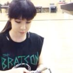 Park Bom Instagram – 여러분 들려주려고 노래 영상을 찍으려고 노래 연습을 하는듕..!!!. 처음이라 부르는 노래라 그런지….계속 몇번을했는지… 아놔… ㅠㅠ *･゜ﾟ･*:.｡..｡.:*･'(*ﾟ▽ﾟ*)’･*:.｡. .｡.:*･゜ﾟ･*❤️🐘