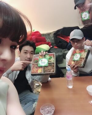 Park Bom Instagram - 우리 봄쉘이~준 도시락~~잘먹었어요~~(=´∀｀)人(´∀｀=)😍🎉🎉🎉
#2ne1 @dnation_official #dnation #디네이션 #박봄 #parkbom #bompark #ぼム #朴春‎#بارك_بوم##anh yêu em#أحبك#scottikim#
