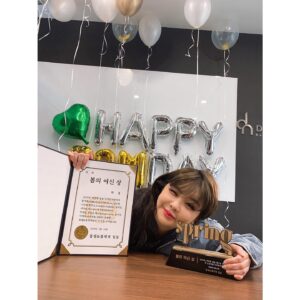 Park Bom Instagram - 오늘 선물 감사 드려요~~😍🥳#2ne1 @dnation_official #dnation #디네이션 #박봄 #parkbom #bompark #ぼム #朴春‎#بارك_بوم #happybomday