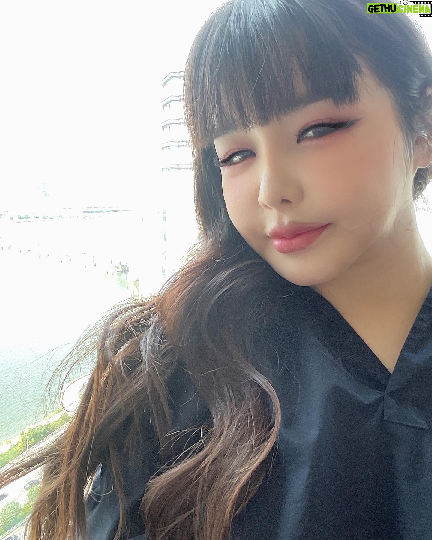 Park Bom Instagram - ☀️💫#박봄 #2ne1 #parkbom #bompark #ぼム #朴春#بارك_بوم##anh yêu em#أحبك