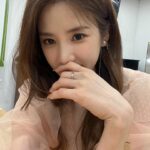 Park Cho-rong Instagram - 🌸🌼 @_ohhayoung_