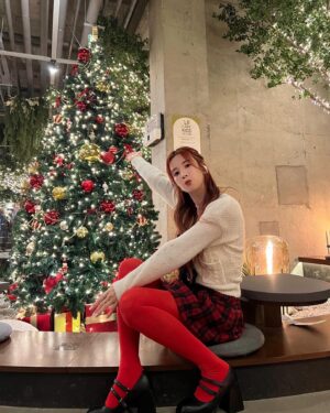 Park Cho-rong Instagram - 달콤한 케퀴캔들~ 🎂#pinkchristmas#야외녹음실#원더케이#apink