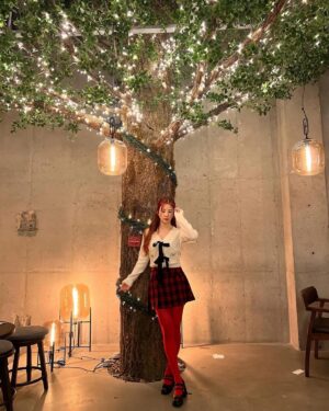 Park Cho-rong Instagram - 달콤한 케퀴캔들~ 🎂#pinkchristmas#야외녹음실#원더케이#apink