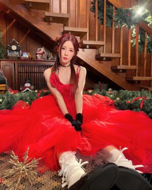 Park Cho-rong Instagram - 🎄🍷🎁