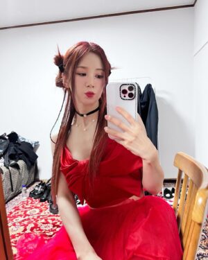 Park Cho-rong Instagram - 🎄🍷🎁