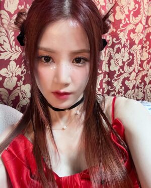Park Cho-rong Instagram - 🎄🍷🎁