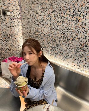 Park Cho-rong Instagram - 먹고 또 먹고 🤭 #남주세끼