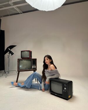 Park Cho-rong Instagram - 벌써 12월..😭