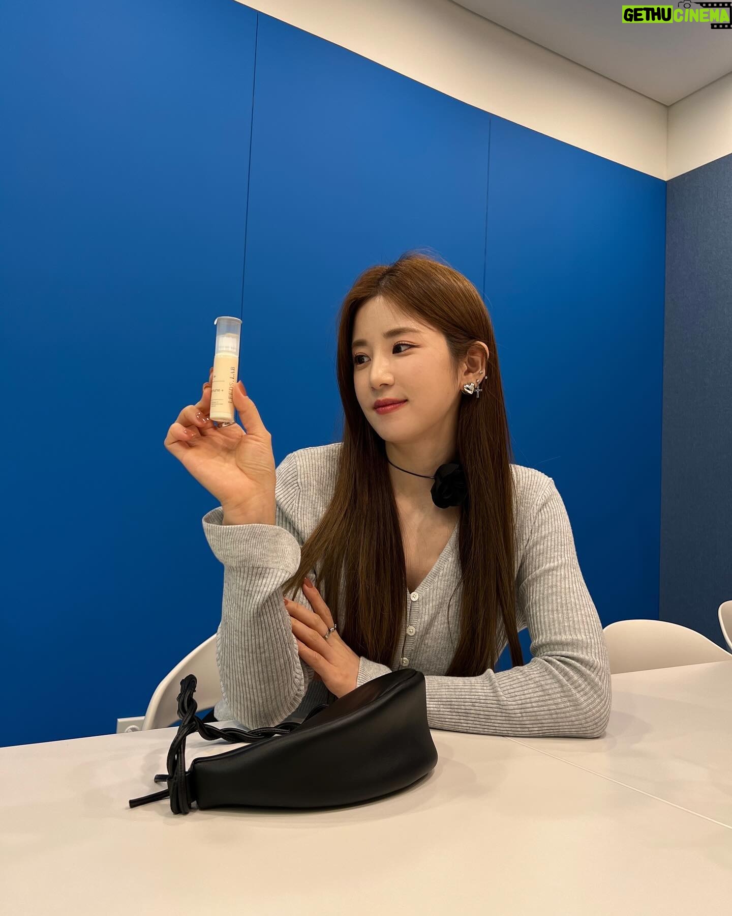 Park Cho-rong Instagram - 비타민 매일매일 잘 챙겨먹기!!!💊 #wannalab#리즈랩#leedslab#리즈랩바이알이뮨비타민