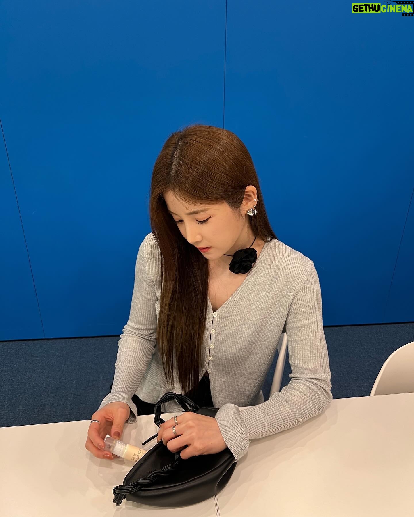 Park Cho-rong Instagram - 비타민 매일매일 잘 챙겨먹기!!!💊 #wannalab#리즈랩#leedslab#리즈랩바이알이뮨비타민