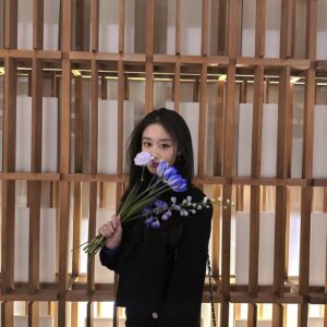 Park Ji-yeon Instagram - 아직 춥다아 감기 조심하세요💜