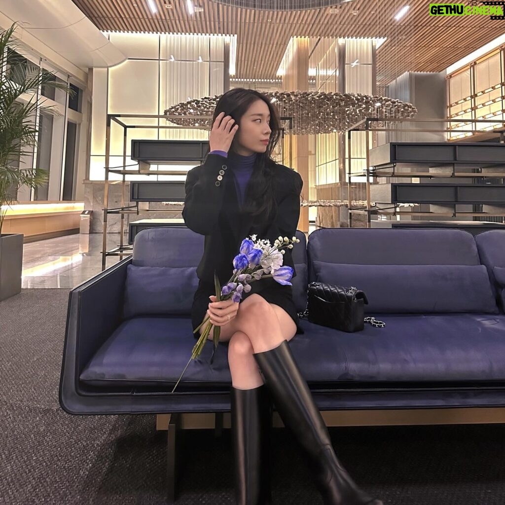 Park Ji-yeon Instagram - 아직 춥다아 감기 조심하세요💜