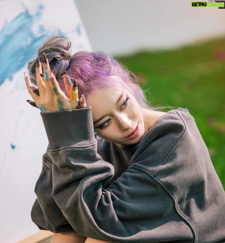 Park Ji-yeon Instagram - 화려한 네일 모음 zip