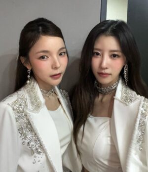 Park Jin-joo Instagram - 함께여서 많이 행복했던 주주 시크릿🤫💕

(진철이 재식이 사진은 초심을 잃지 말자는 우리들의 다짐!!!!!🦅)