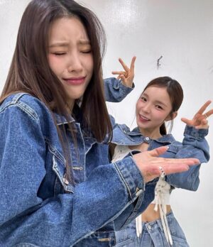 Park Jin-joo Instagram - 함께여서 많이 행복했던 주주 시크릿🤫💕

(진철이 재식이 사진은 초심을 잃지 말자는 우리들의 다짐!!!!!🦅)