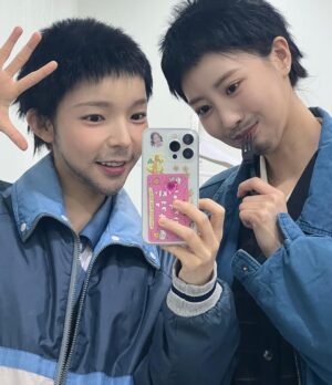 Park Jin-joo Instagram - 함께여서 많이 행복했던 주주 시크릿🤫💕

(진철이 재식이 사진은 초심을 잃지 말자는 우리들의 다짐!!!!!🦅)