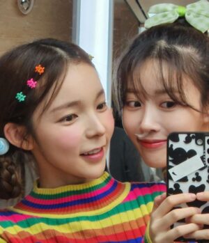 Park Jin-joo Instagram - 함께여서 많이 행복했던 주주 시크릿🤫💕

(진철이 재식이 사진은 초심을 잃지 말자는 우리들의 다짐!!!!!🦅)