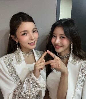 Park Jin-joo Instagram - 함께여서 많이 행복했던 주주 시크릿🤫💕

(진철이 재식이 사진은 초심을 잃지 말자는 우리들의 다짐!!!!!🦅)